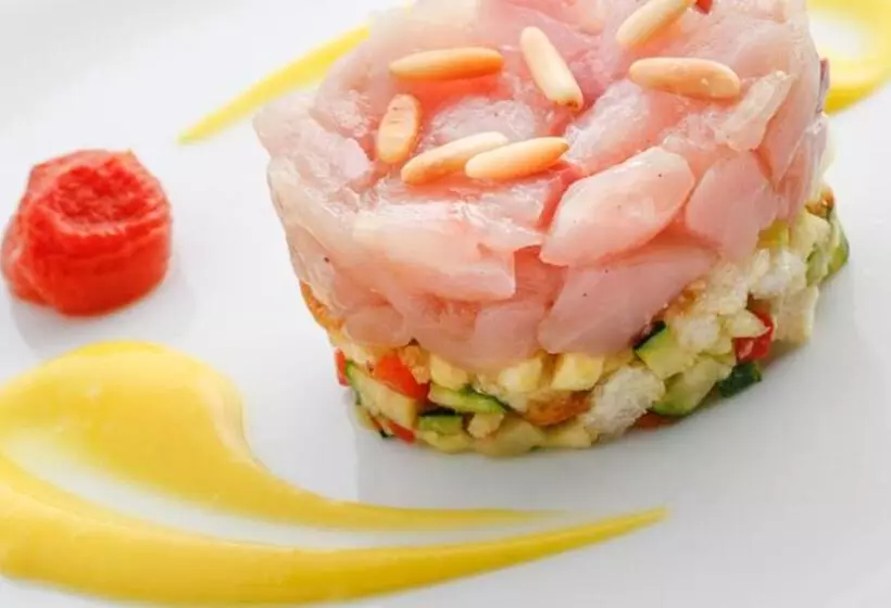 Ristorante Hotel Lucia   100 Mt Dal Mare