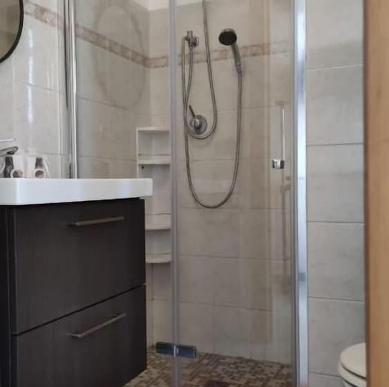 تختخواب و صبحانه Al Fly