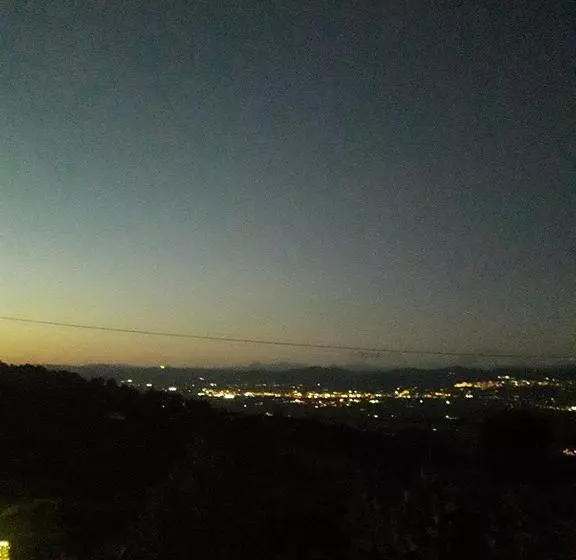 Aamiaismajoitus (B&B) Poggio La Grognola