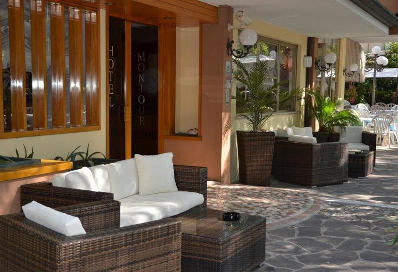 فندق Monique