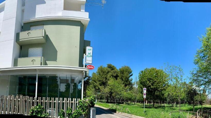 ホテル Nel Pineto