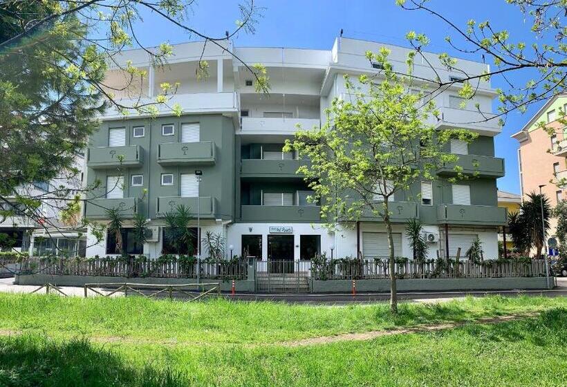 ホテル Nel Pineto