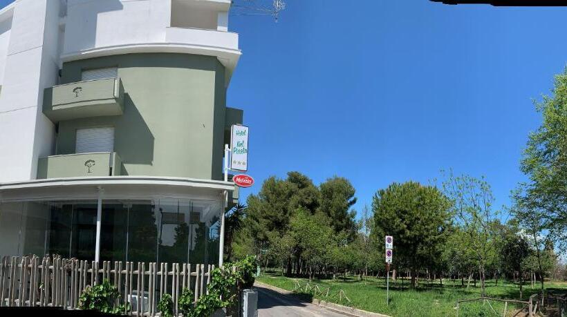 ホテル Nel Pineto