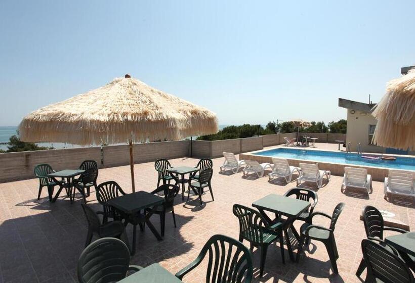 ホテル Nel Pineto