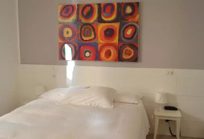 ホテル Spot Varazze