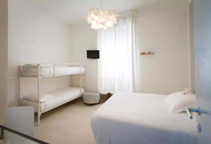 ホテル Spot Varazze