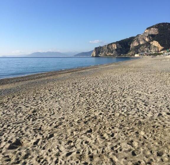 فندق Spot Varazze