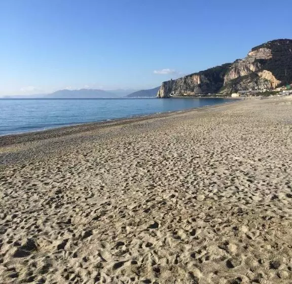 ホテル Spot Varazze