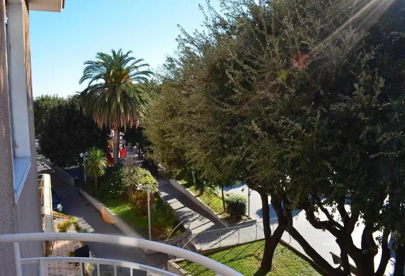 ホテル Spot Varazze