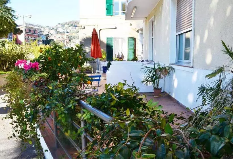 ホテル Spot Varazze