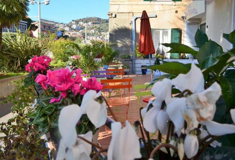 فندق Spot Varazze