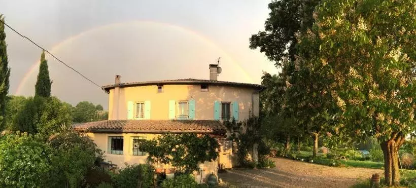 تختخواب و صبحانه La Source, Vegetarian Guest House