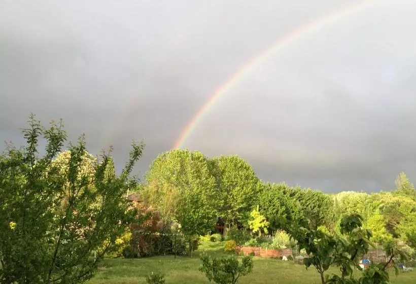 تختخواب و صبحانه La Source, Vegetarian Guest House