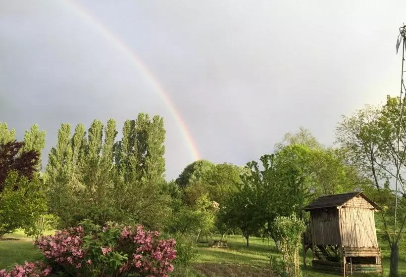 تختخواب و صبحانه La Source, Vegetarian Guest House