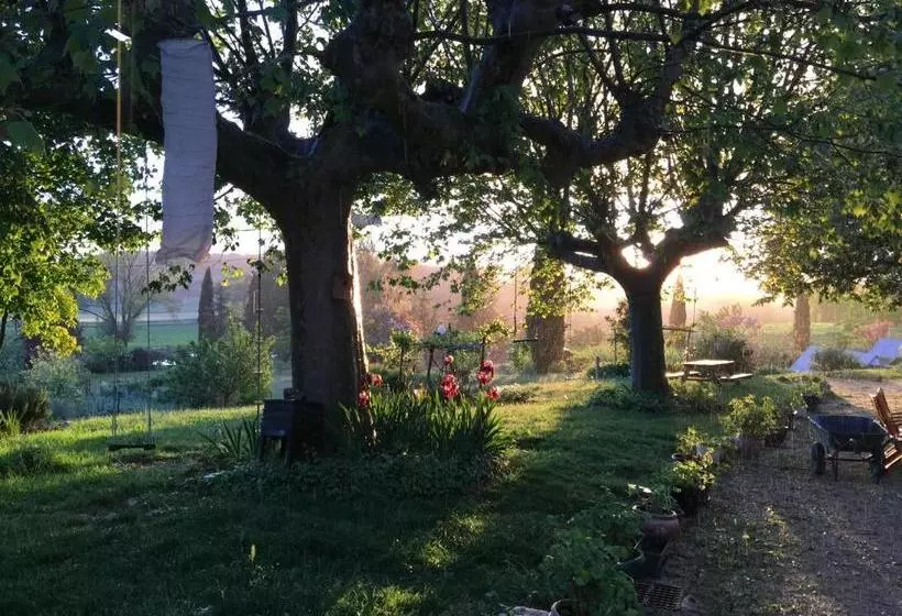 تختخواب و صبحانه La Source, Vegetarian Guest House