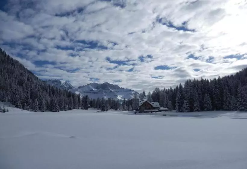 تختخواب و صبحانه Rifugio Lago Nambino