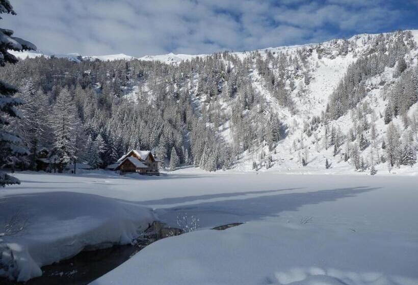مبيت وإفطار Rifugio Lago Nambino