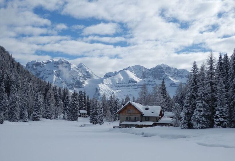 مبيت وإفطار Rifugio Lago Nambino