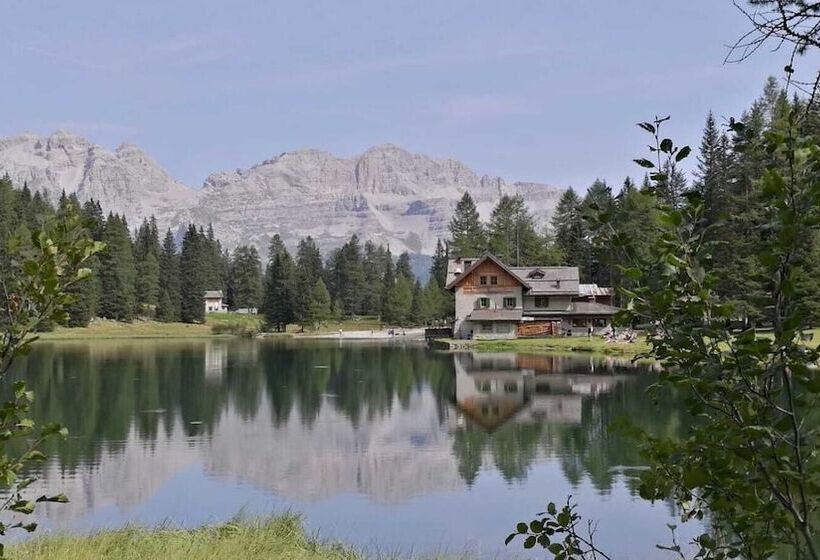 مبيت وإفطار Rifugio Lago Nambino