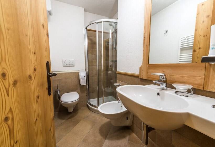 مبيت وإفطار Rifugio Lago Nambino