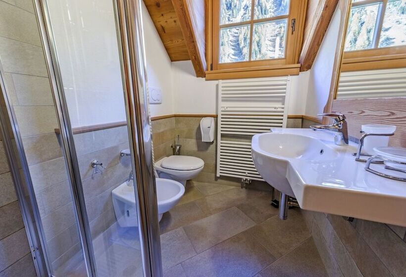 مبيت وإفطار Rifugio Lago Nambino