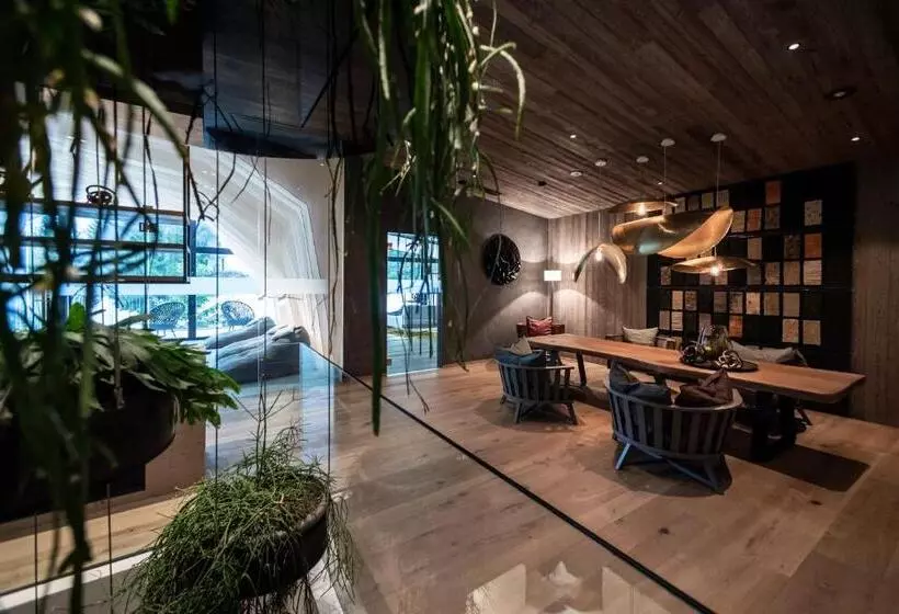 ホテル Alpine Spa Resort Viktoria