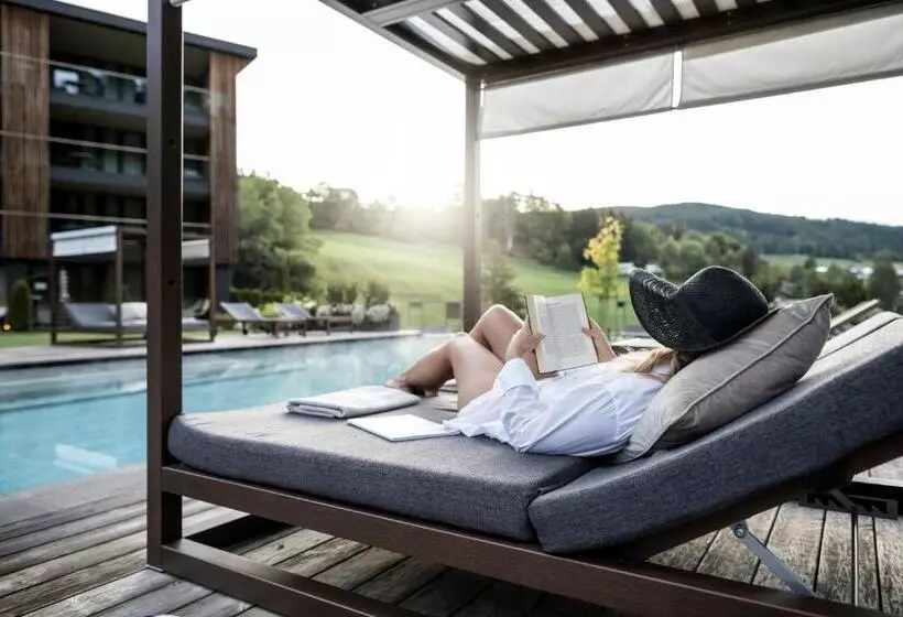 ホテル Alpine Spa Resort Viktoria