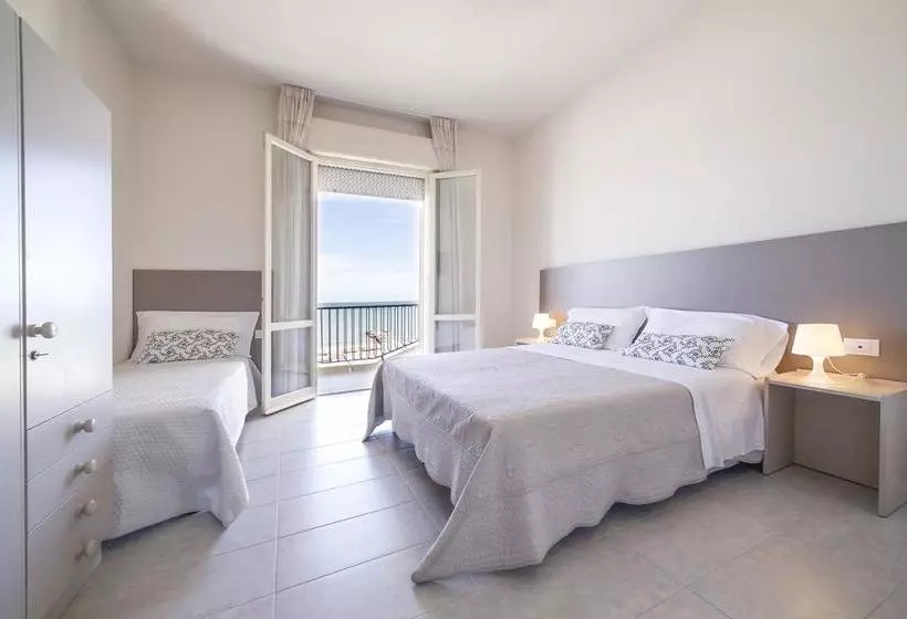 Ambasciatori Hotel   Beach Front  Breakfast Xxl & Brunch Until 12 30pm