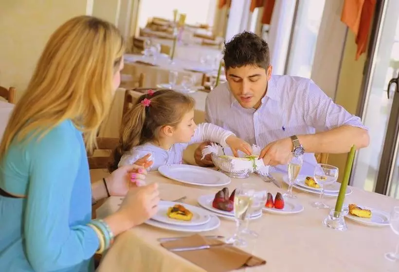 Ambasciatori Hotel   Beach Front  Breakfast Xxl & Brunch Until 12 30pm