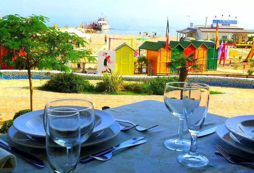 Ambasciatori Hotel   Beach Front  Breakfast Xxl & Brunch Until 12 30pm