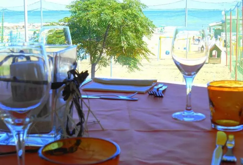 Ambasciatori Hotel   Beach Front  Breakfast Xxl & Brunch Until 12 30pm