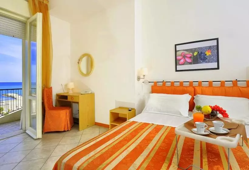 Ambasciatori Hotel   Beach Front  Breakfast Xxl & Brunch Until 12 30pm