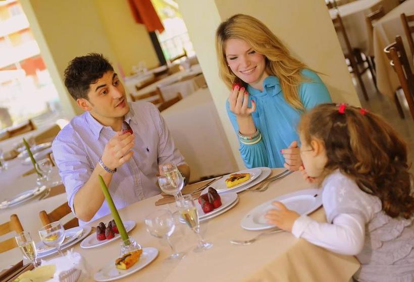 Ambasciatori Hotel   Beach Front  Breakfast Xxl & Brunch Until 12 30pm