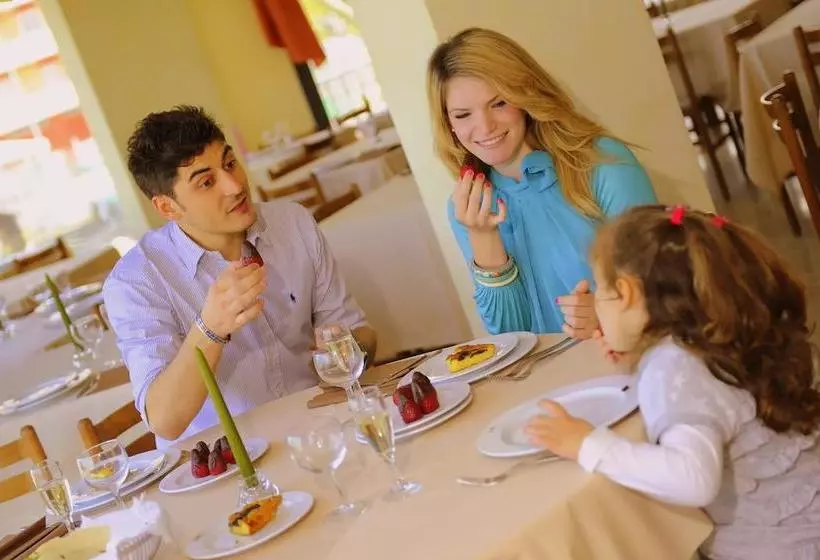 Ambasciatori Hotel   Beach Front  Breakfast Xxl & Brunch Until 12 30pm