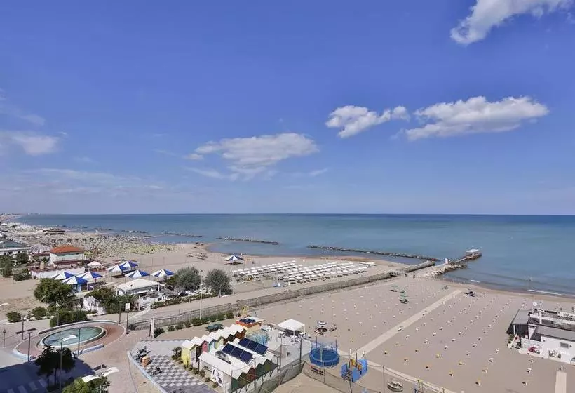 Ambasciatori Hotel   Beach Front  Breakfast Xxl & Brunch Until 12 30pm