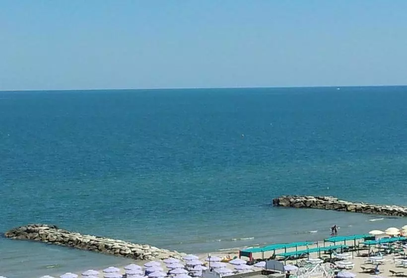 Ambasciatori Hotel   Beach Front  Breakfast Xxl & Brunch Until 12 30pm