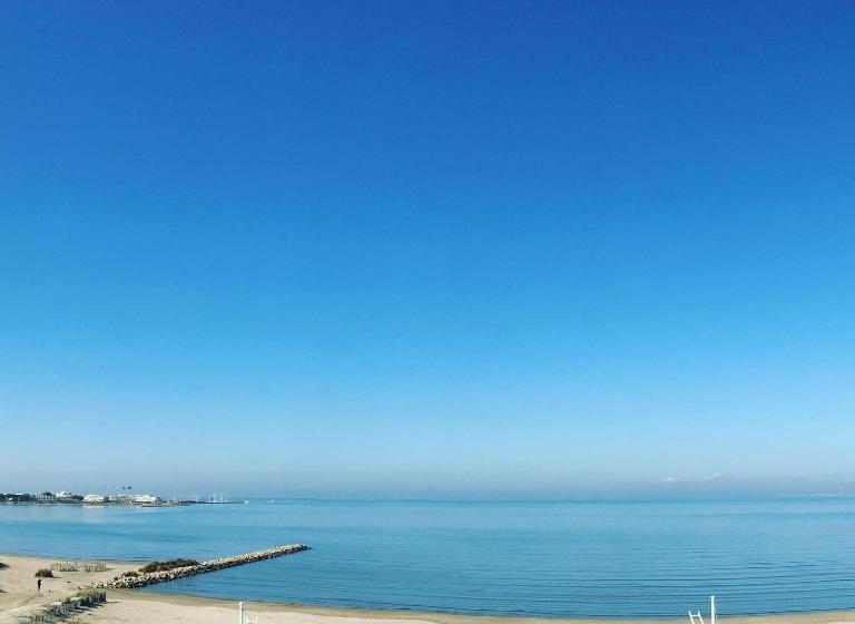 בית מלון כפרי Cafe Miramar