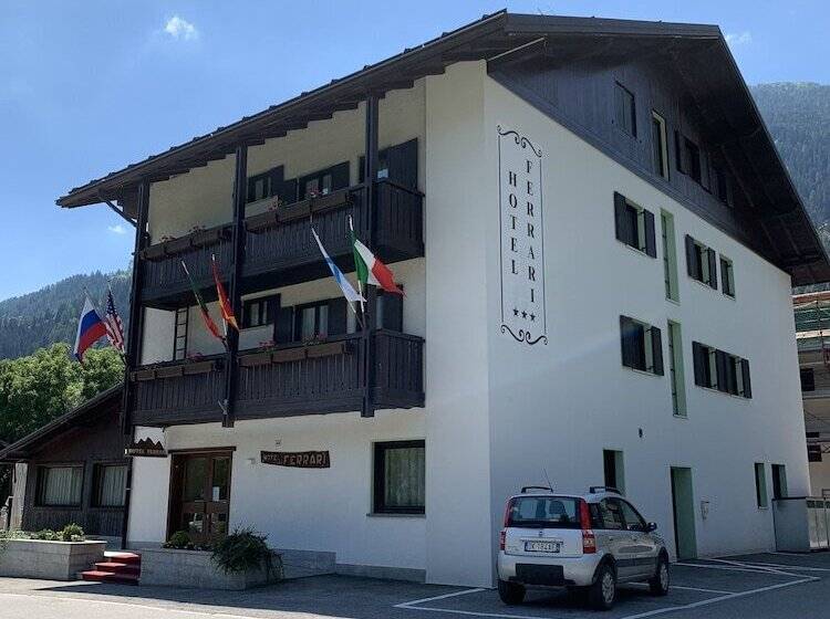 בית מלון כפרי Ferrari