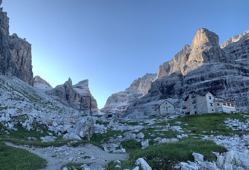 בית מלון כפרי Ferrari