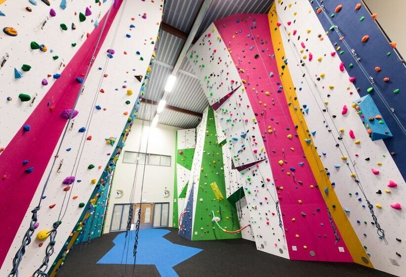 Perth Youth Hostel And Apartments