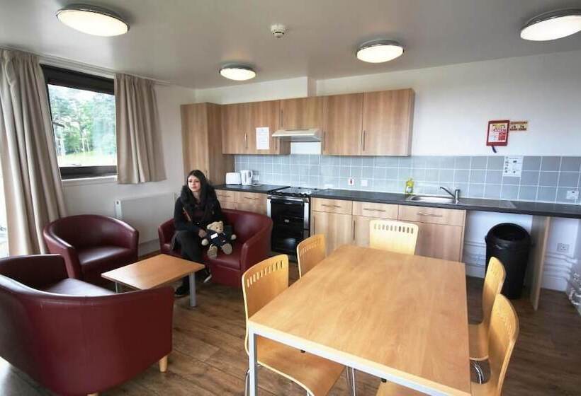 Perth Youth Hostel And Apartments