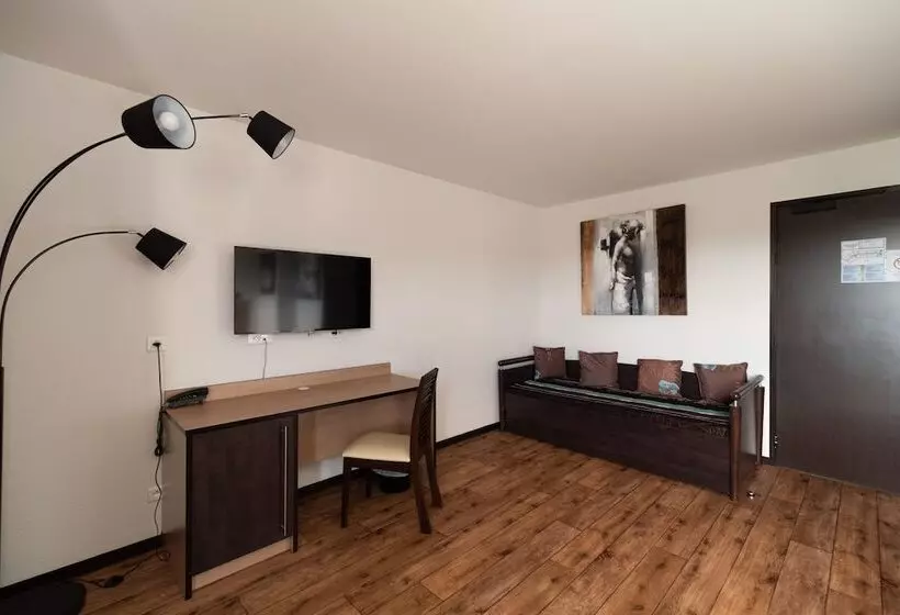 Brit Hotel Confort La Tour Blanche