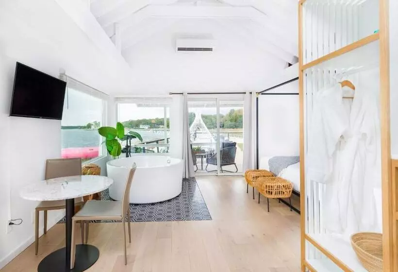 Hotelli Aqua By American Beech   Adults Only