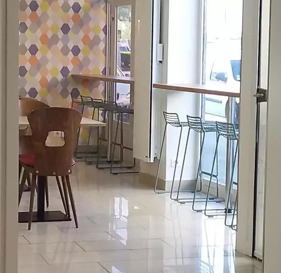 Hotelli Logis Hôtel Restaurant Lanex Amboise