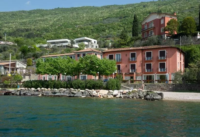 هتل Residence Sirenella