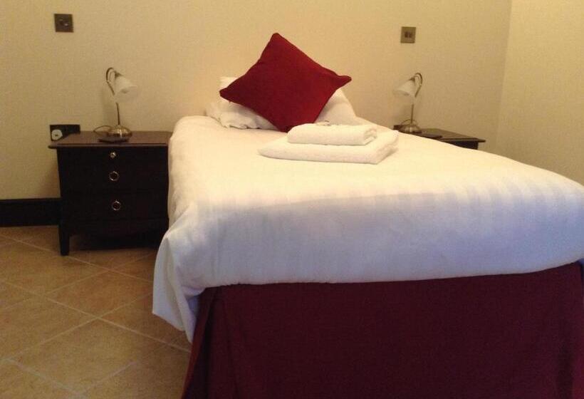 Отель The Crown