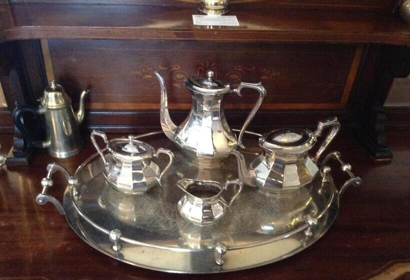 Отель The Crown