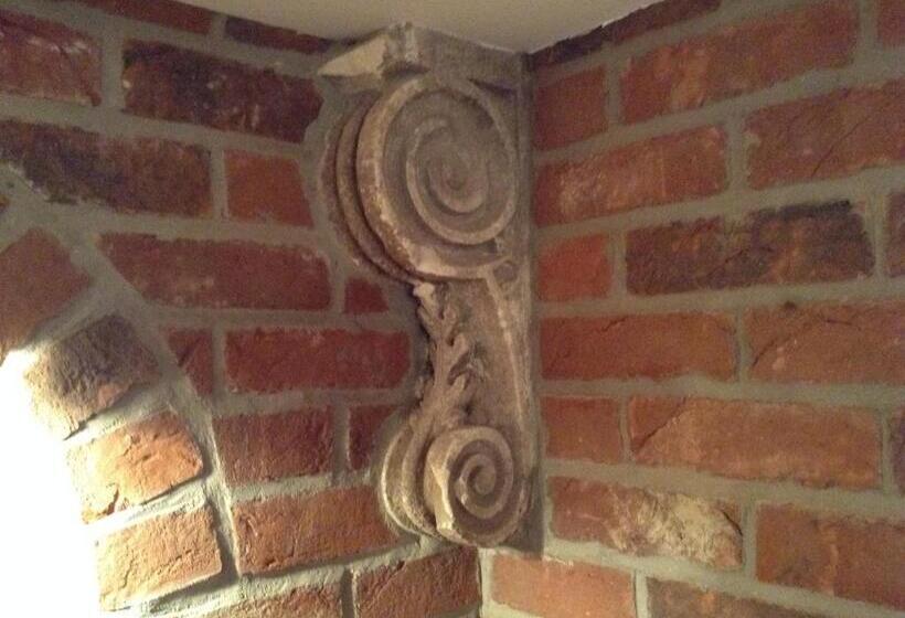 Отель The Crown