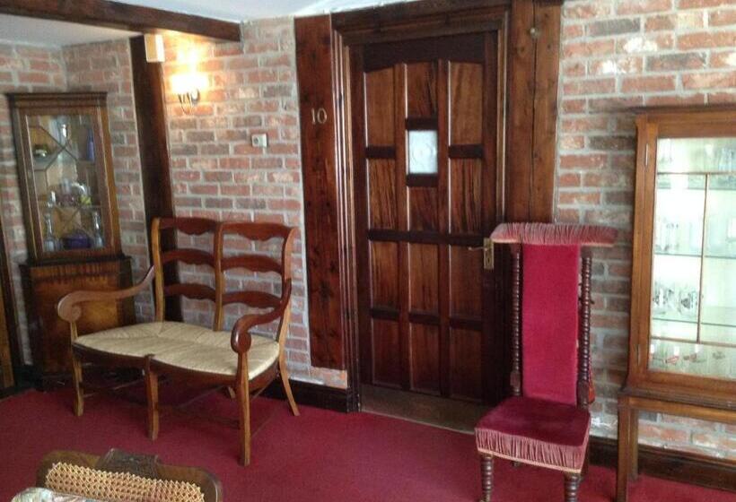 Отель The Crown