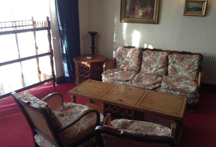 Отель The Crown